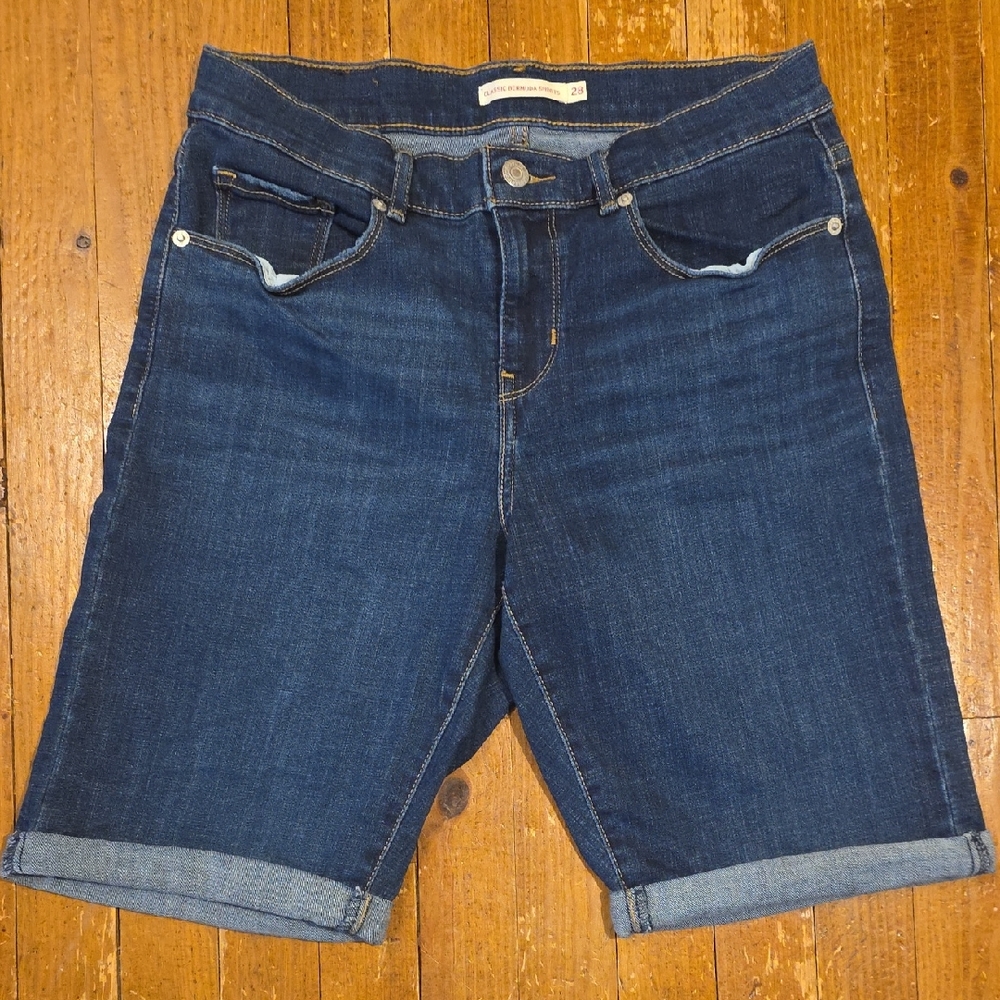 NWOT! Levi's Womens 28 Jean Shorts